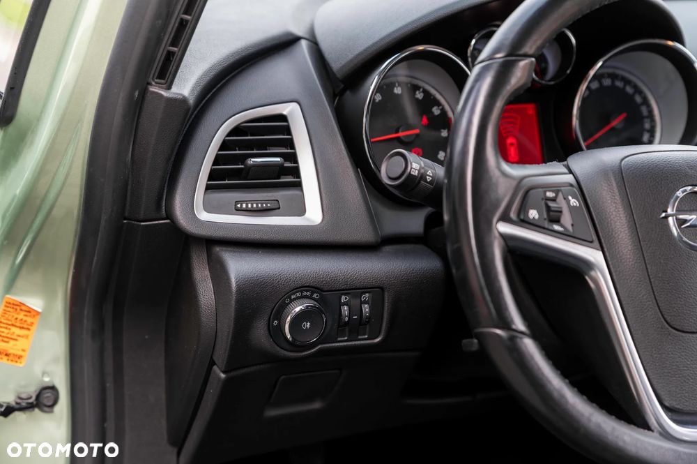 Opel Astra 1.4 Turbo - 31