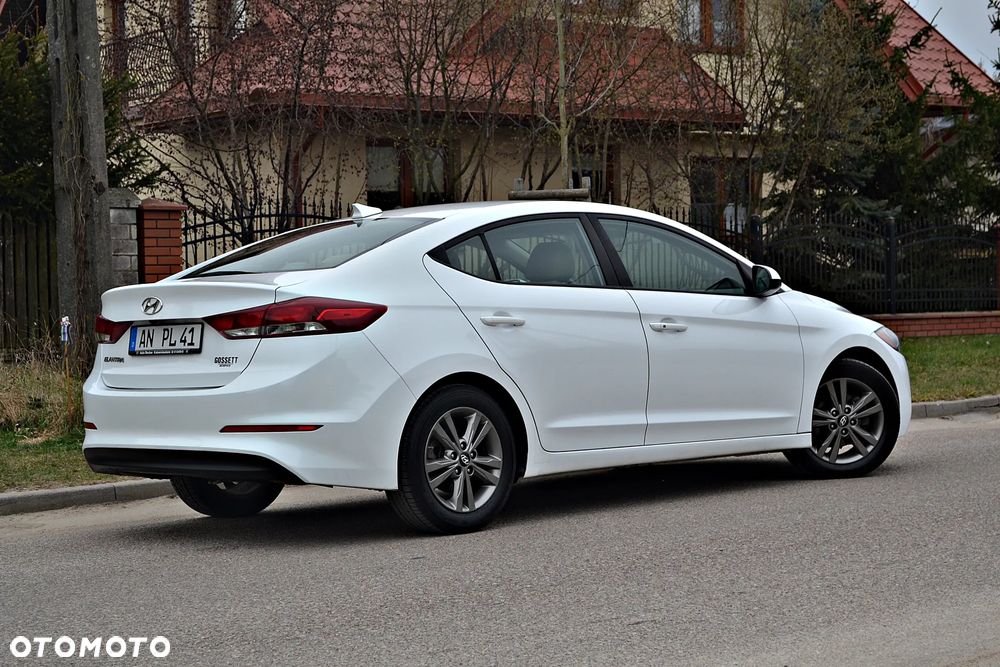 Hyundai Elantra - 16