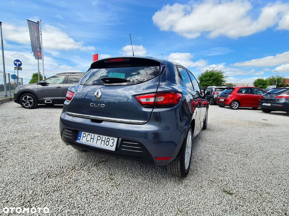 Renault Clio 1.2 16V 75 LIMITED - 11