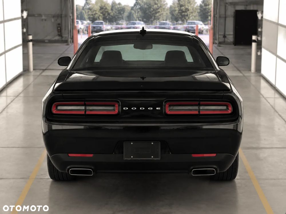 Dodge Challenger - 7