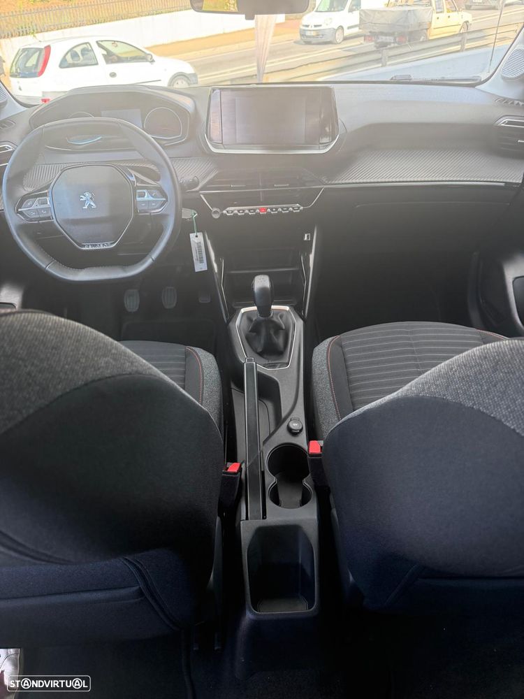 Peugeot 208 - 14