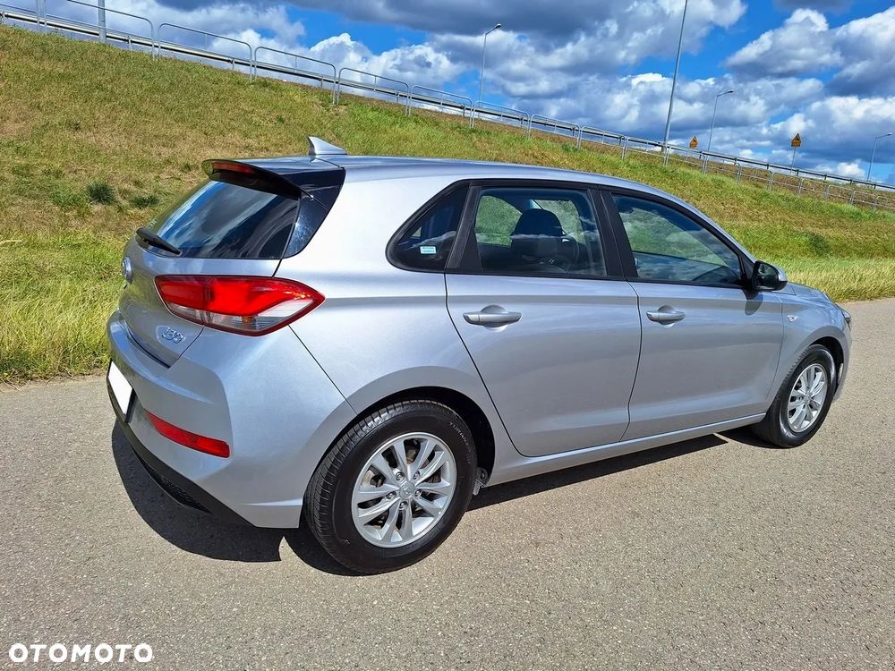 Hyundai i30 1.5 DPI Classic + - 18