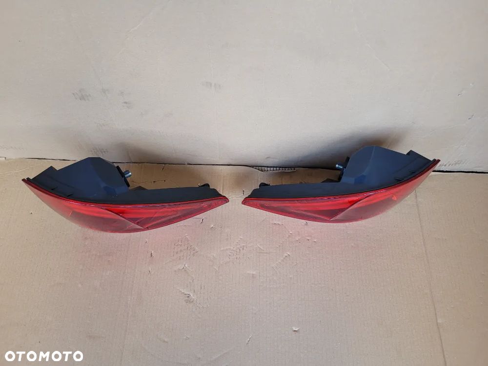 LAMPA LEWA TYLNA TYŁ BŁOTNIK BMW 5 GT F07 09-14 - 2