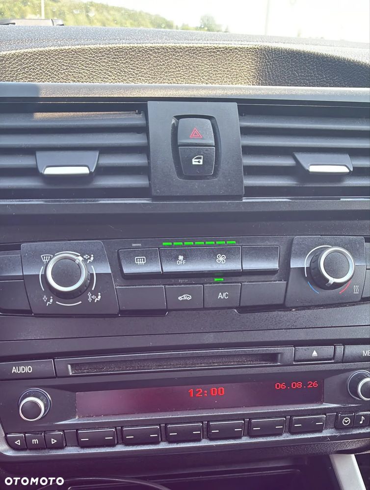 BMW Seria 1 116d - 14