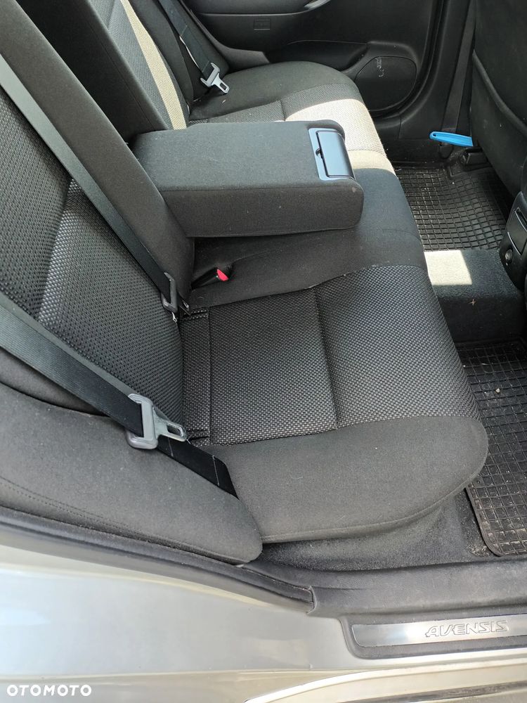 Toyota Avensis 1.8 VVT-i Executive - 8