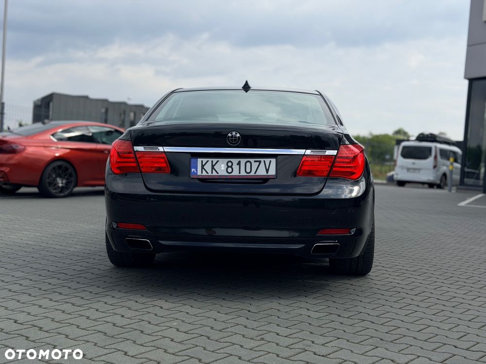 BMW Seria 7 750i - 5