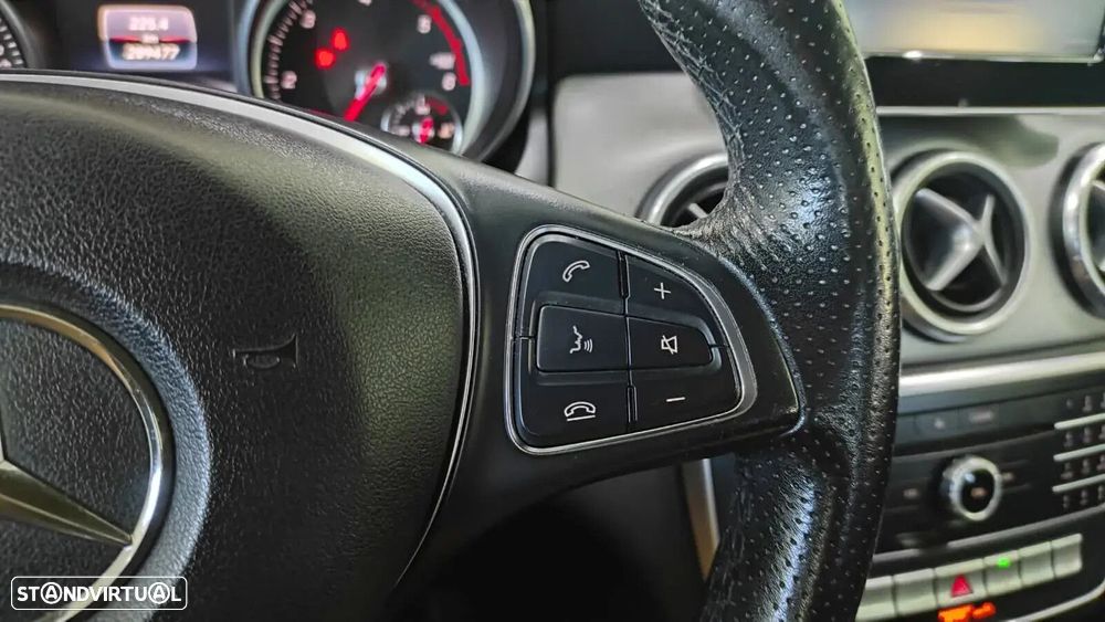 Mercedes-Benz CLA 200 - 40