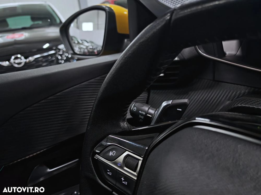 Peugeot 208 PureTech 100 EAT8 Allure Pack - 21