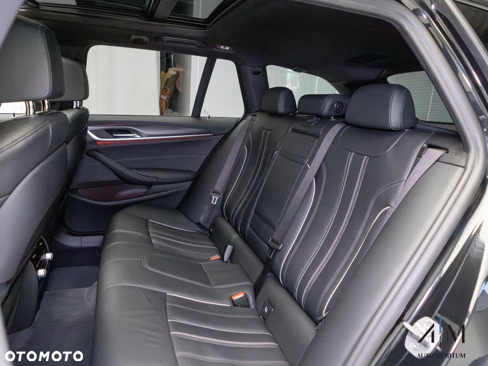 BMW Seria 5 540i xDrive - 28