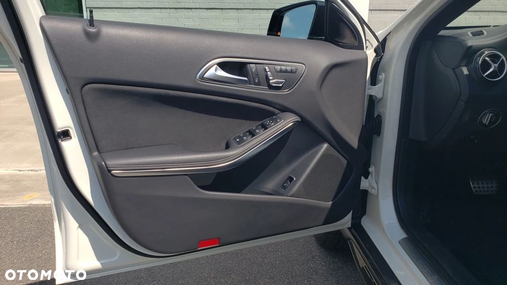 Mercedes-Benz GLA 250 7G-DCT Peak Edition - 25