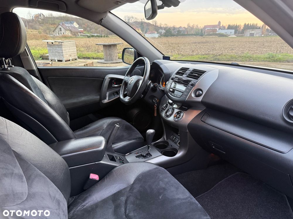 Toyota RAV4 2.2 D-CAT Premium - 8