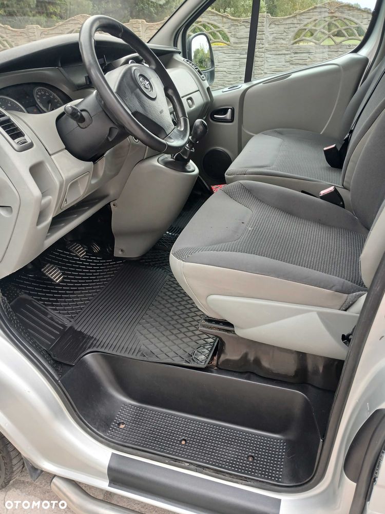 Opel Vivaro - 2