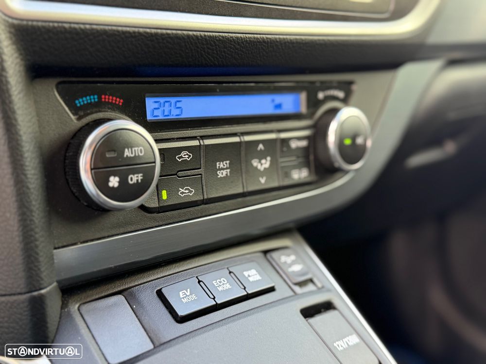 Toyota Auris Touring Sports 1.8 HSD Comfort+J17 - 14