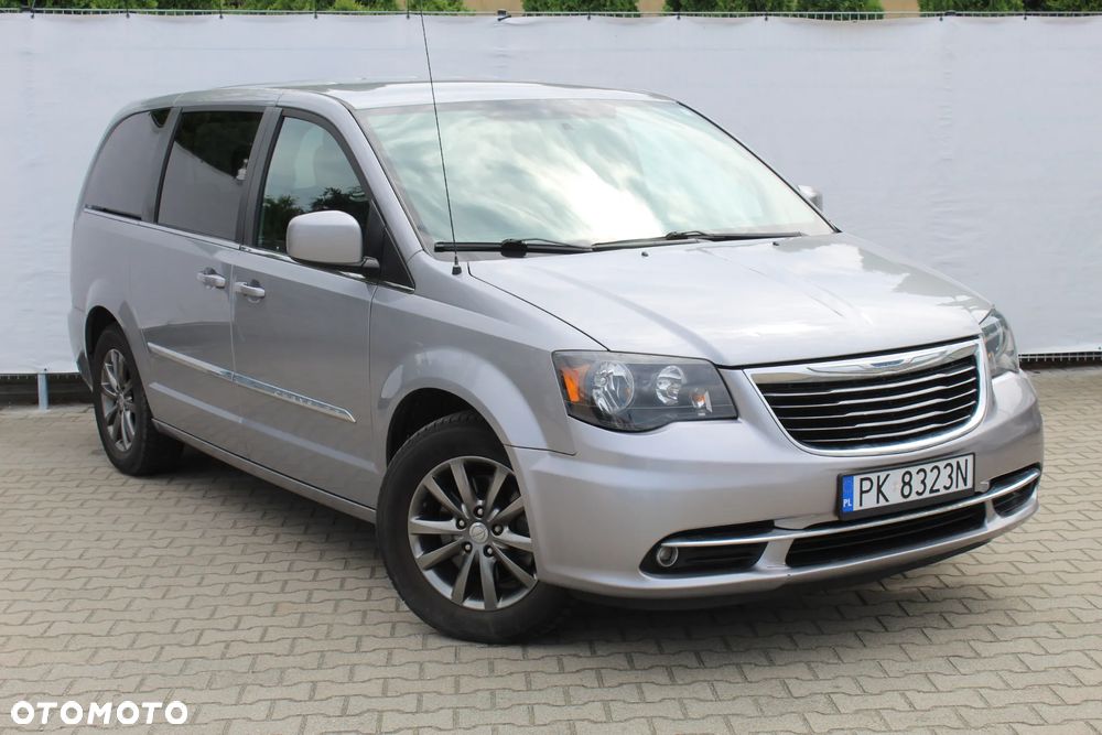 Chrysler Town & Country - 7
