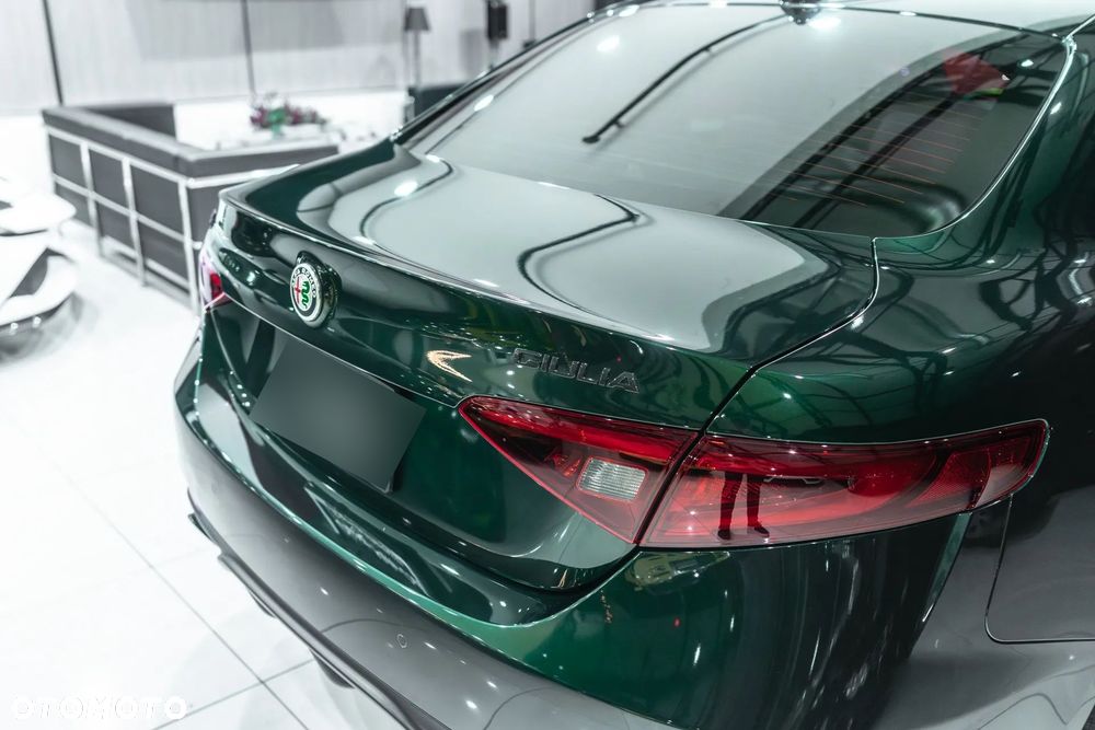 Alfa Romeo Giulia 2.0 Turbo 16V AT8-Q4 Veloce - 13