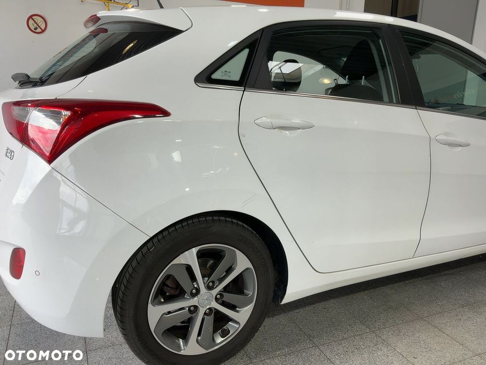 Hyundai i30 blue 1.4 Style - 14