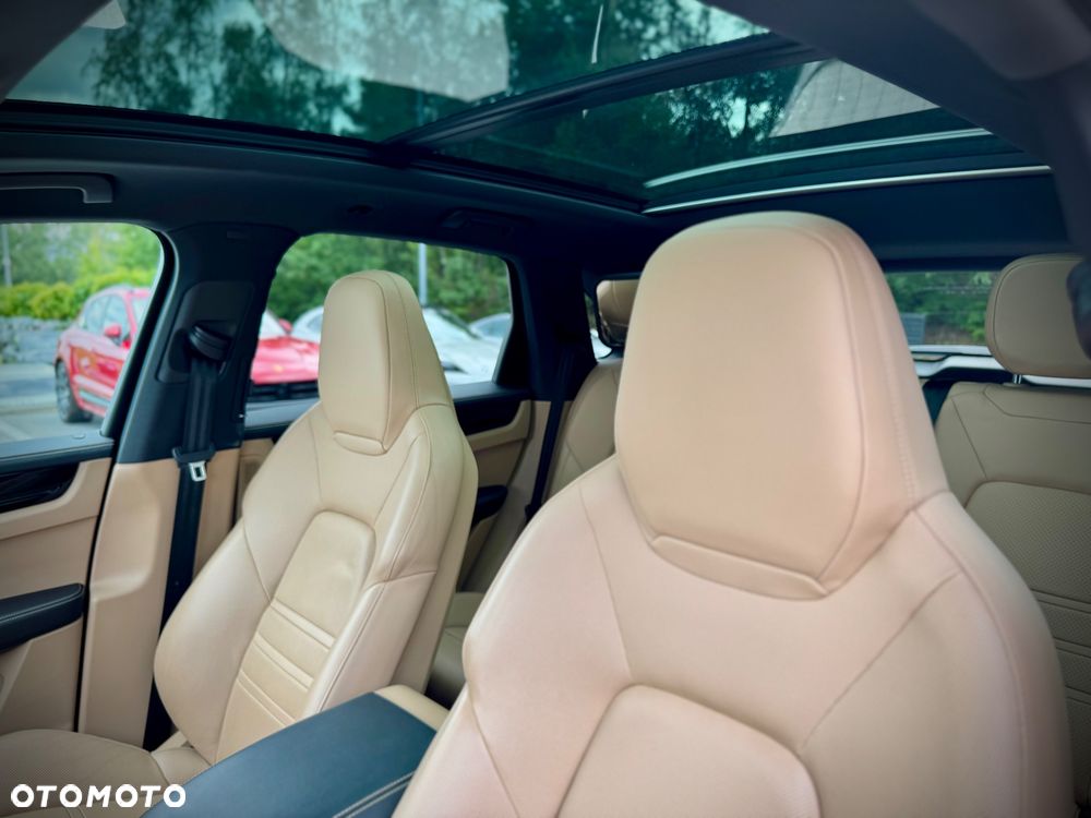 Porsche Cayenne S - 32