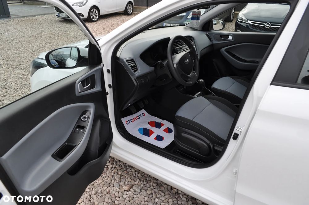Hyundai i20 1.2 Pure - 12