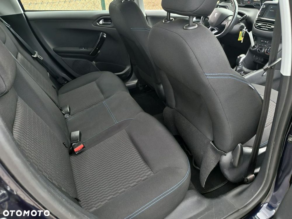 Peugeot 208 - 16