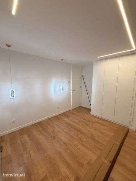 Moderna Moradia T3 Geminada Pronta a Habitar em São Sebastião - Grande imagem: 3/12