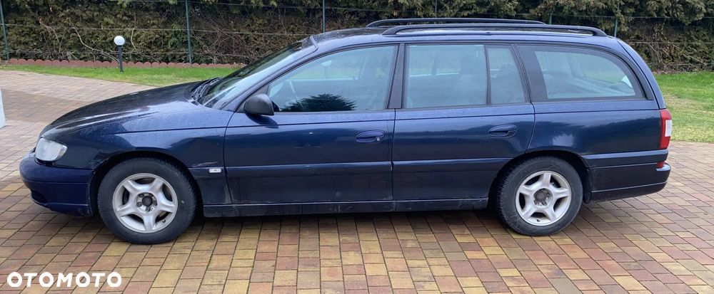 Opel Omega 2.2 Base / Club - 1
