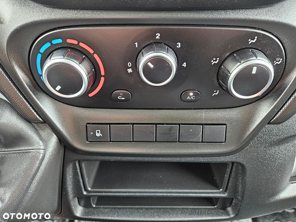 Iveco Daily 35S16 / 3.0 160KM / Kontener 8 palet / Winda 750Kg/ Klima / Bardzo ładny ! - 25