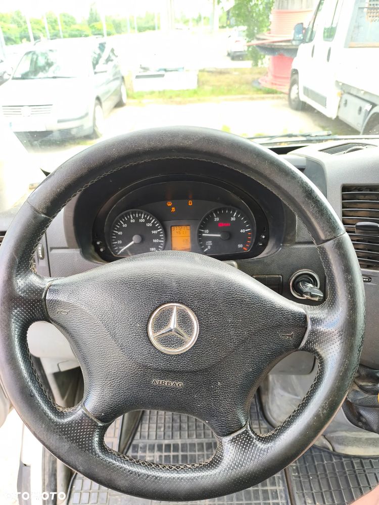 Mercedes-Benz Sprinter - 13