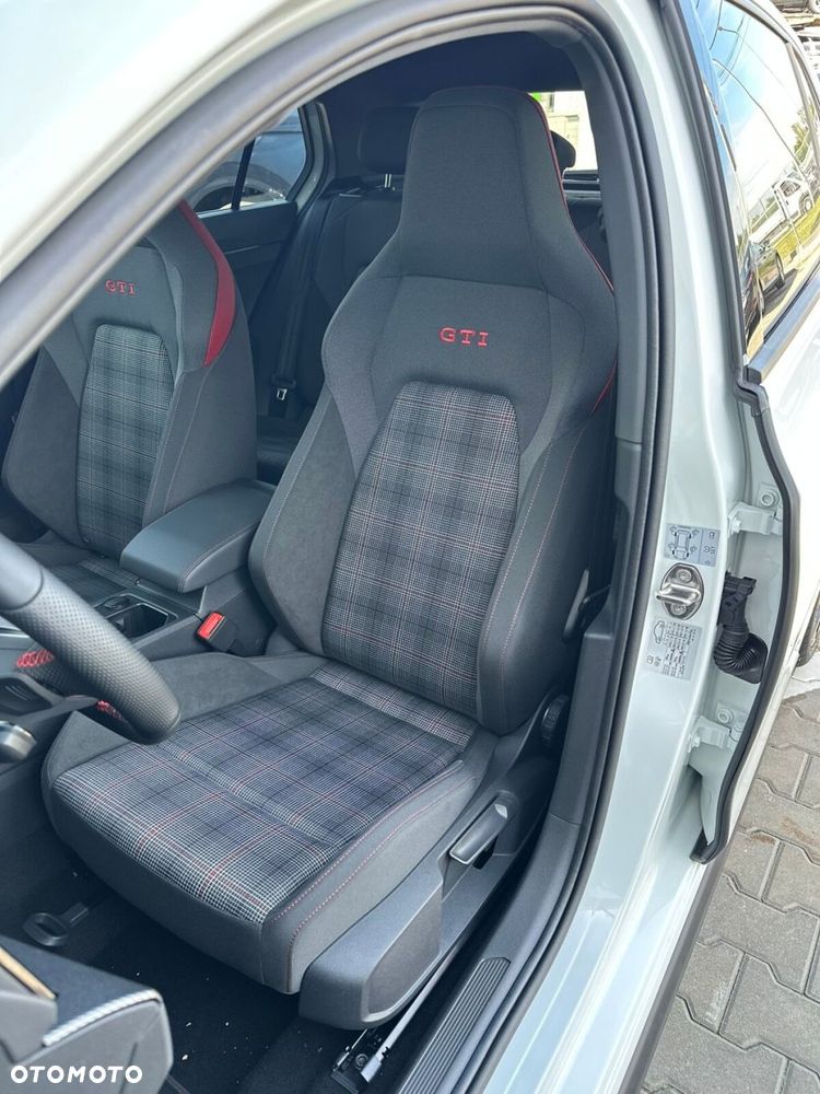 Volkswagen Golf - 12