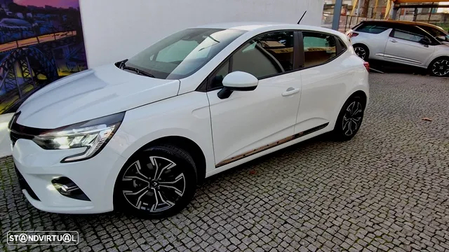 Renault Clio 1.6 E-Tech Exclusive - 3