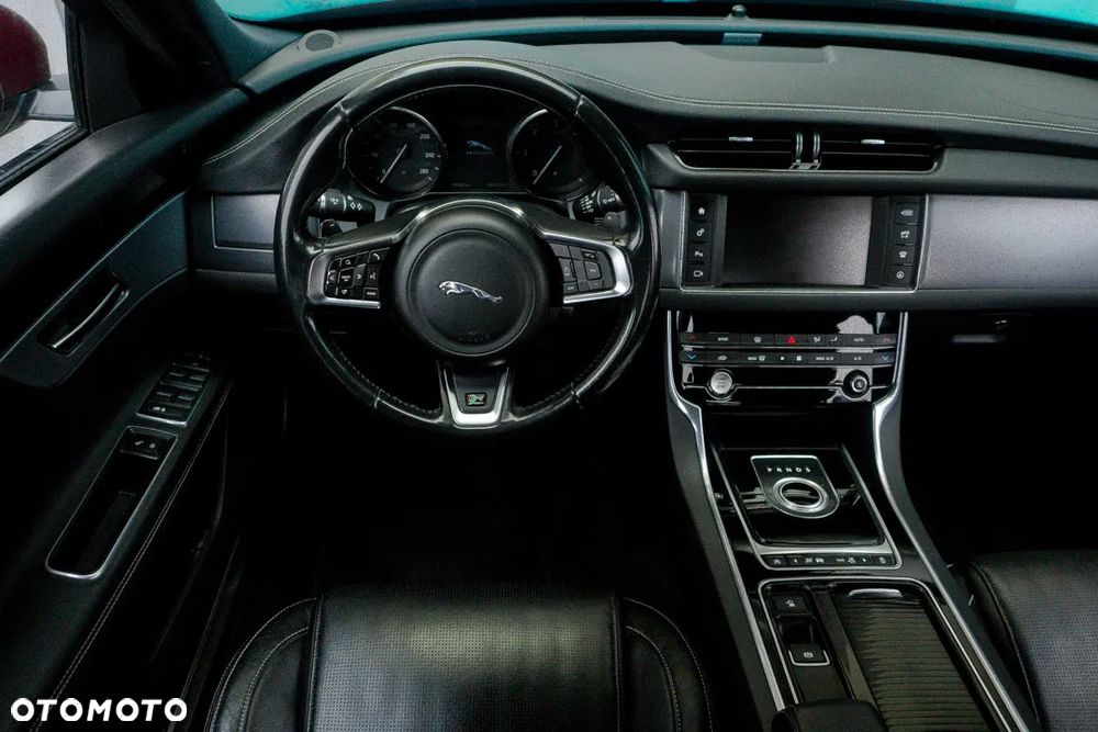 Jaguar XF 2.0 i4D R-Sport - 14