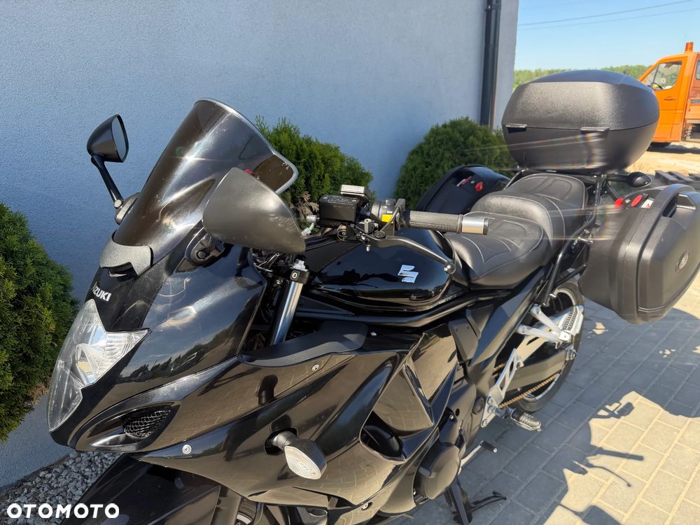 Suzuki GSX - 28