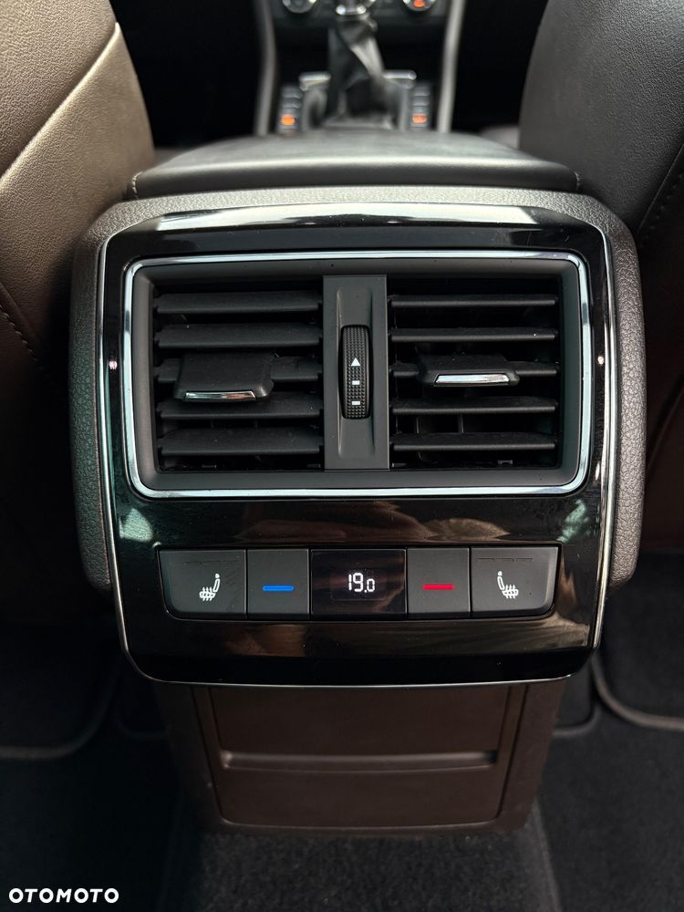Skoda Superb 2.0 TDI Premium Edition - 16