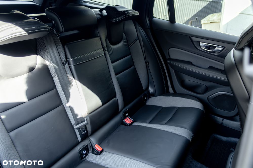 Volvo V60 T5 AWD Geartronic R-Design - 12