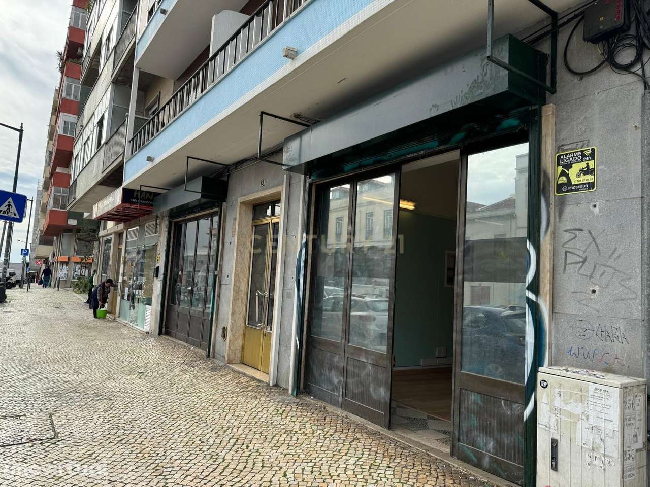 Arrenda-se Espaço Comercial de 370m² junto ao Campo Mártires da Pátria - Grande imagem: 2/16