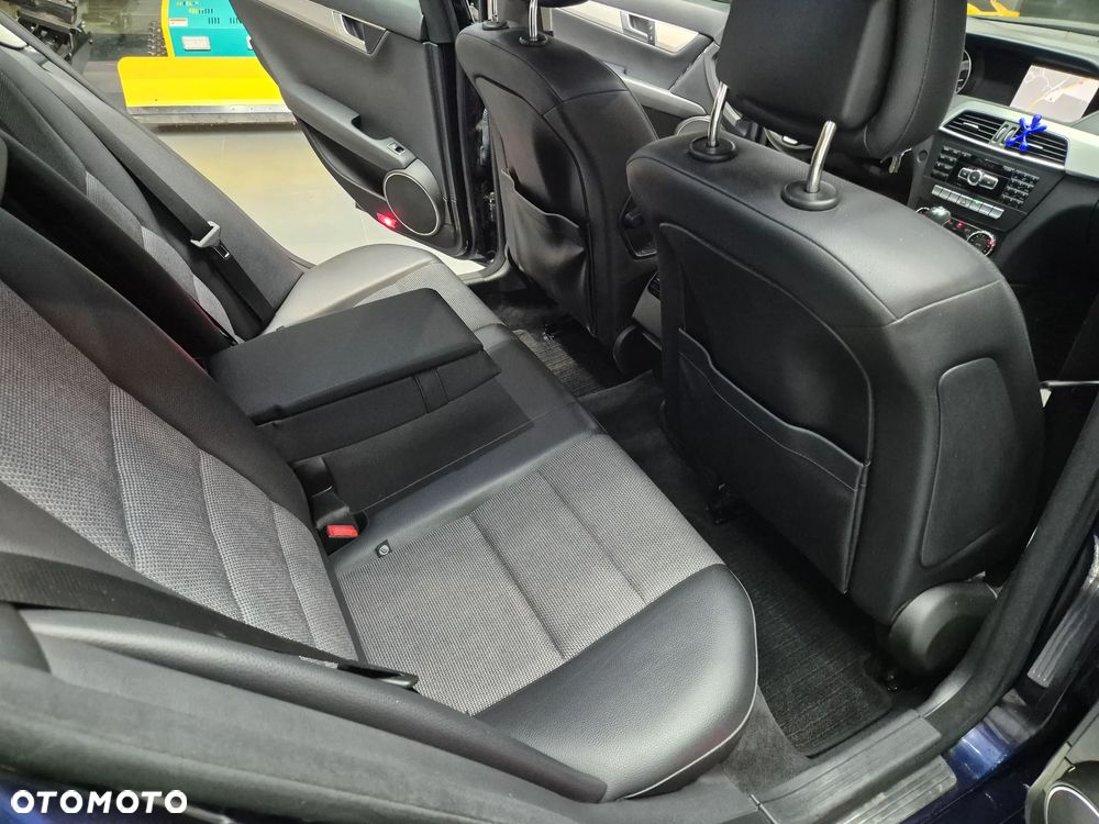 Mercedes-Benz Klasa C 200 T CGI Automatik BlueEFFICIENCY Avantgarde - 34