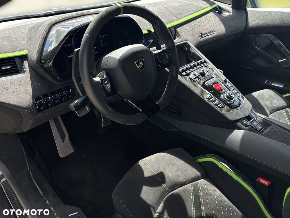 Lamborghini Aventador - 7