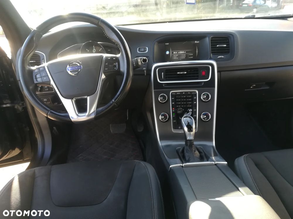 Volvo V60 D4 Geartronic Momentum - 14