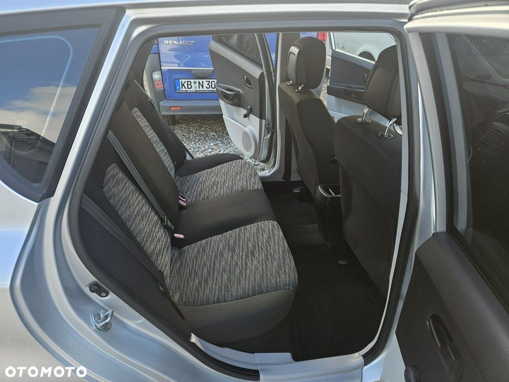 Kia Ceed - 11