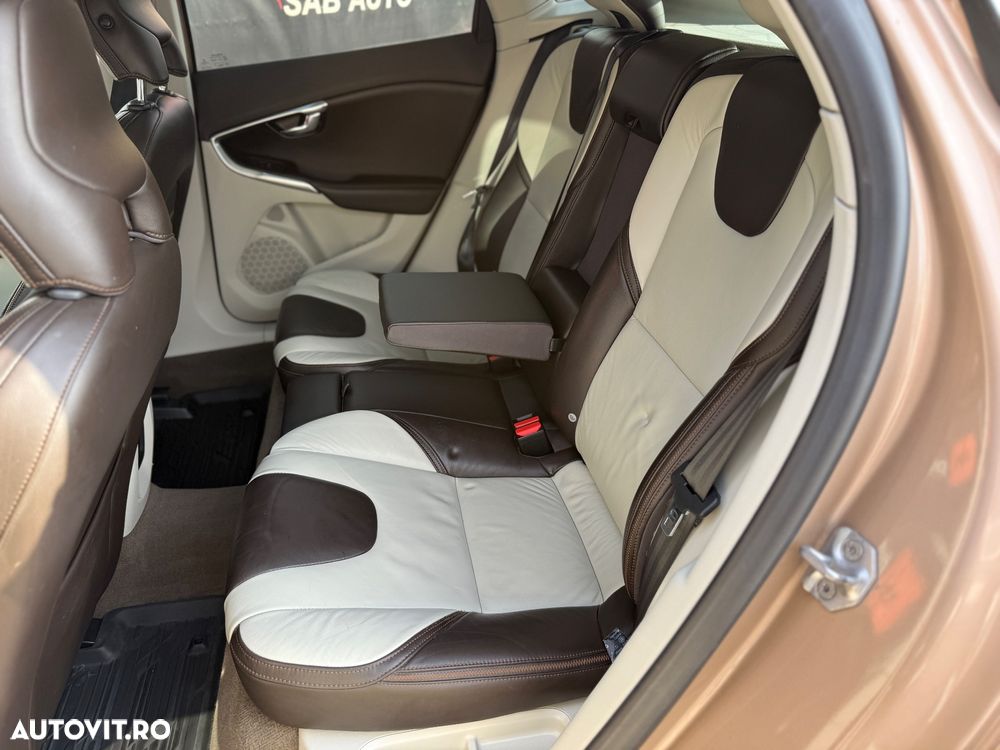 Volvo V40 Cross Country D4 Geartronic Kinetic - 19
