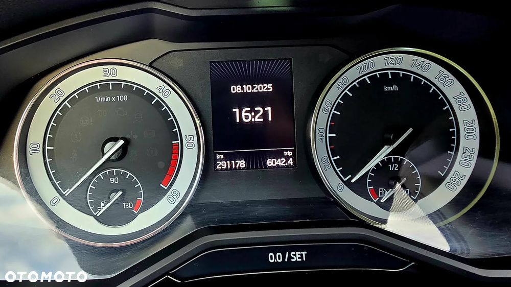 Skoda Superb 2.0 TDI 4x4 L&K DSG - 23