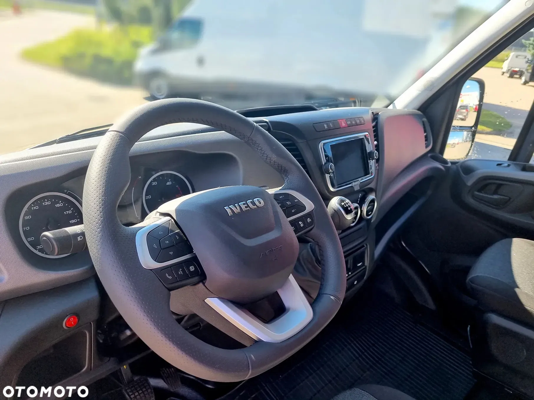 Iveco Daily autolaweta z kabina sypalną 3,5t na haku POLMAR - 11