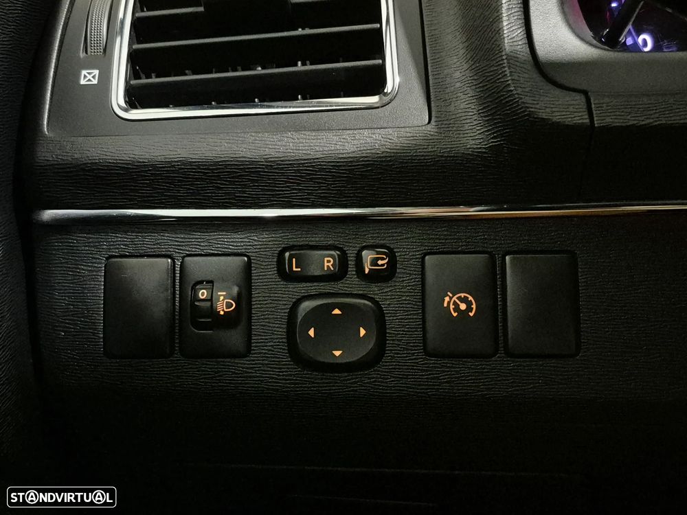 Toyota Avensis SW 2.0 D-4D Exclusive - 16