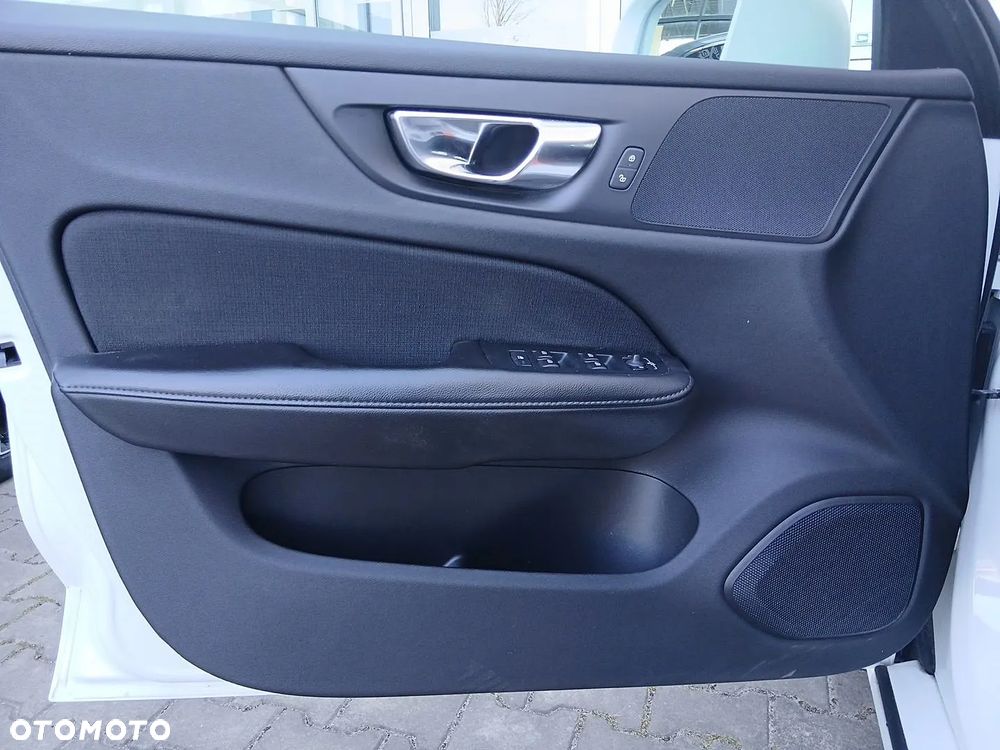 Volvo V60 T4 Momentum - 33