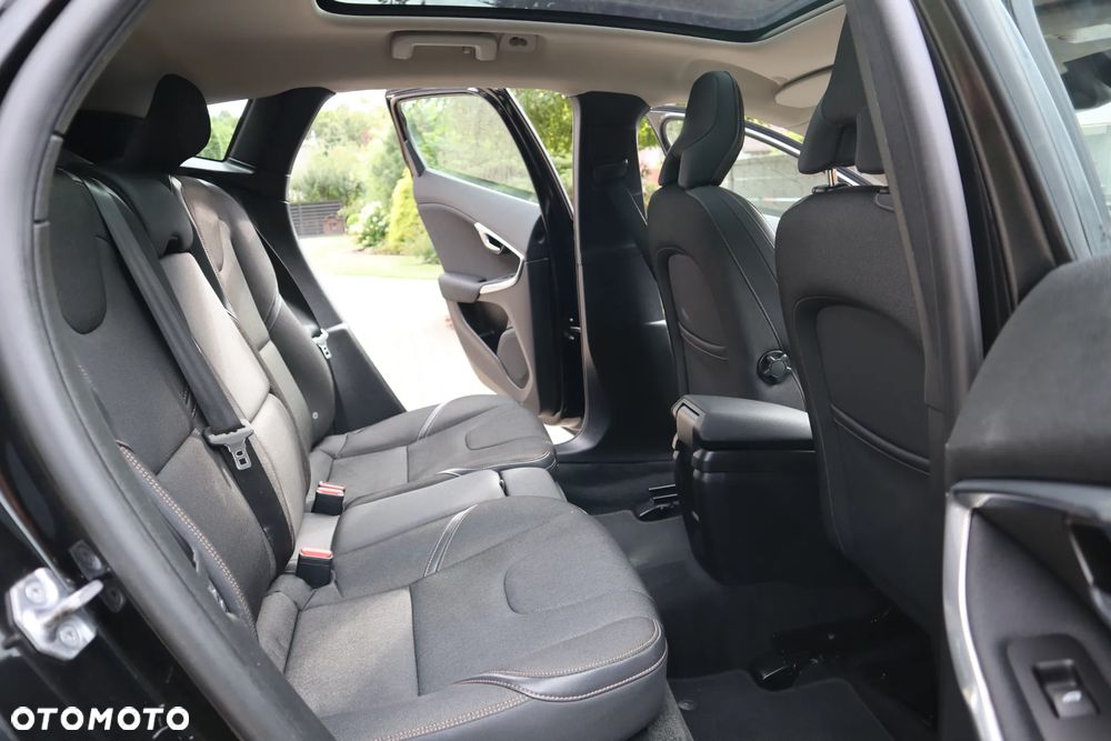 Volvo V40 Cross Country - 13