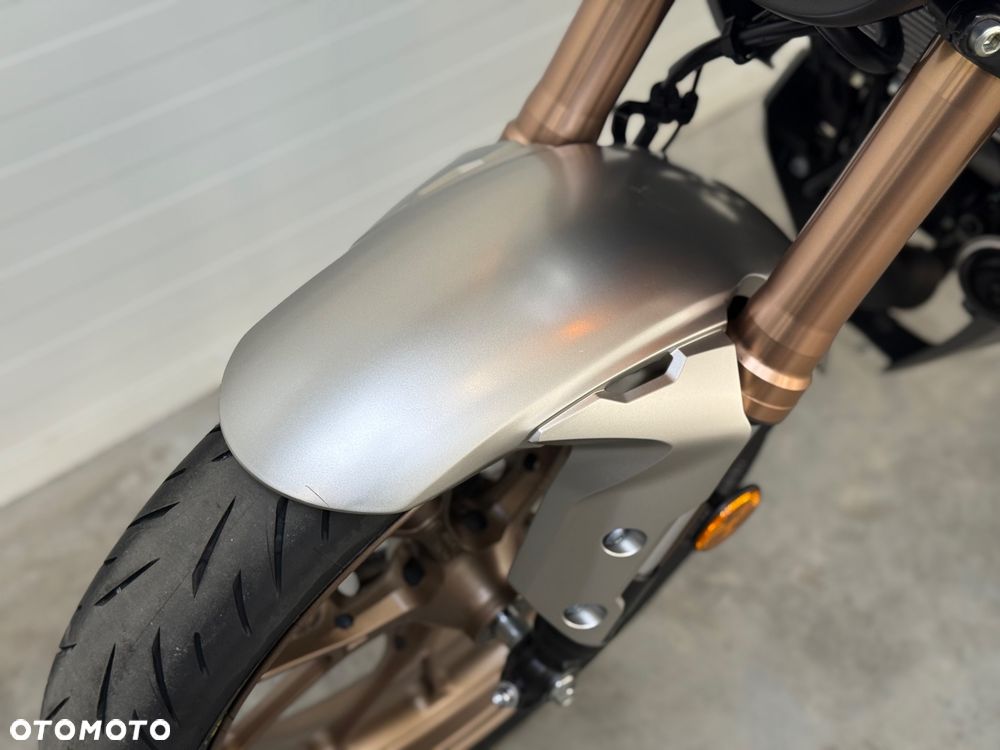 Honda CB - 23