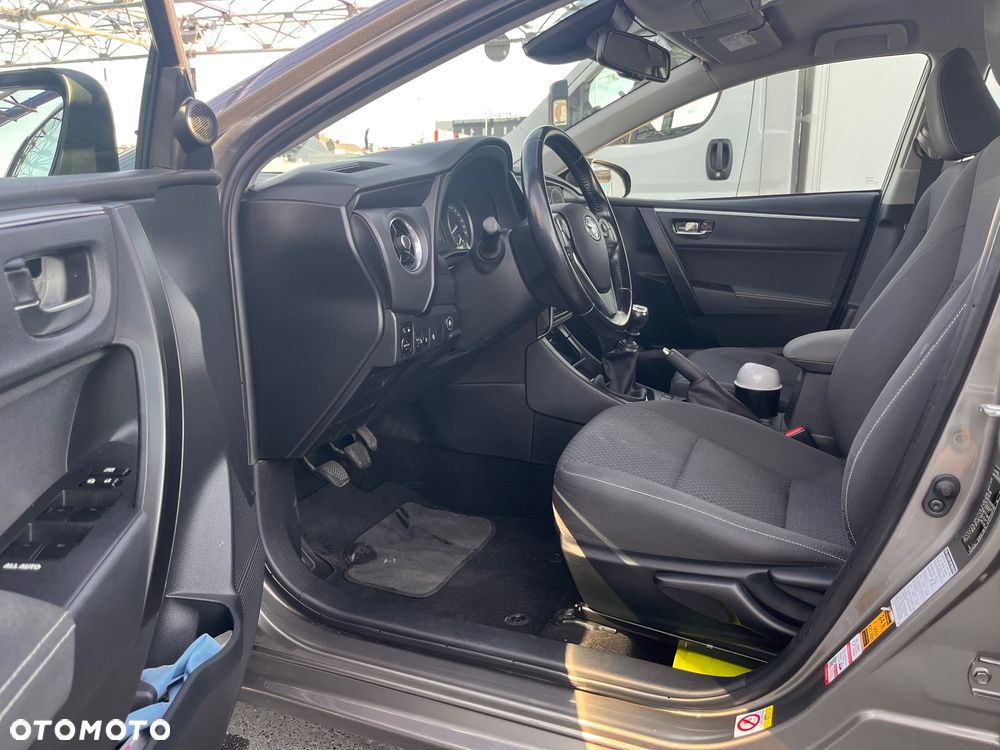 Toyota Corolla - 13