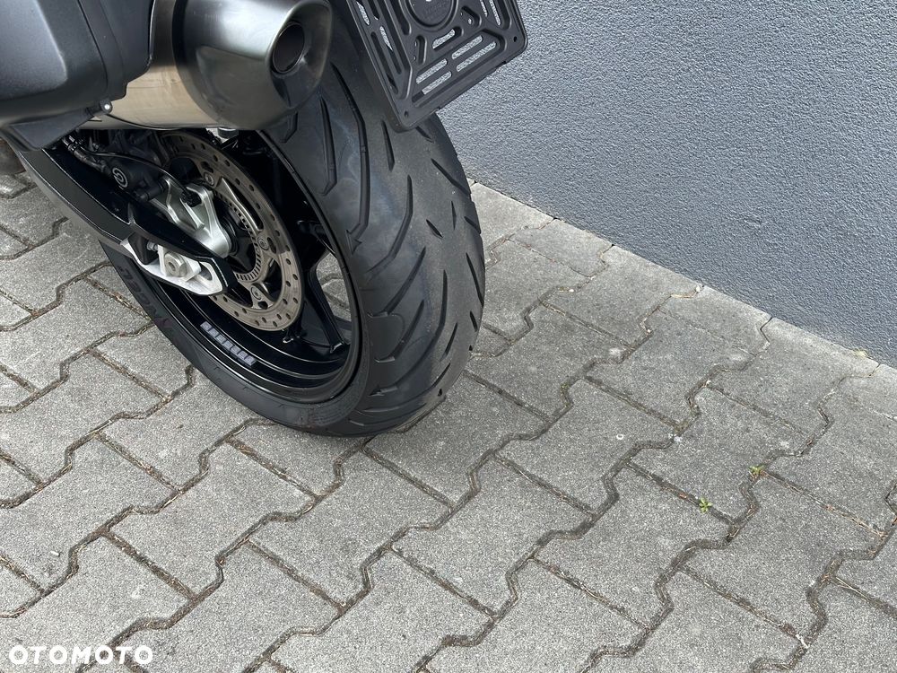 BMW F - 25