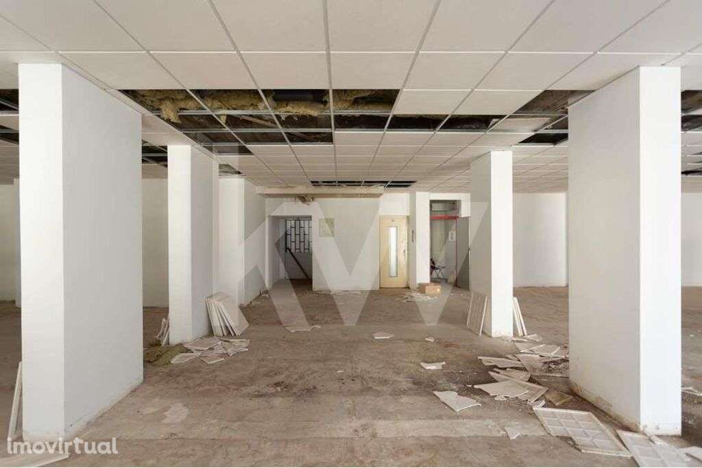 Imóvel AMPLO e VERSÁTIL muito central no Estoril - Grande imagem: 5/11