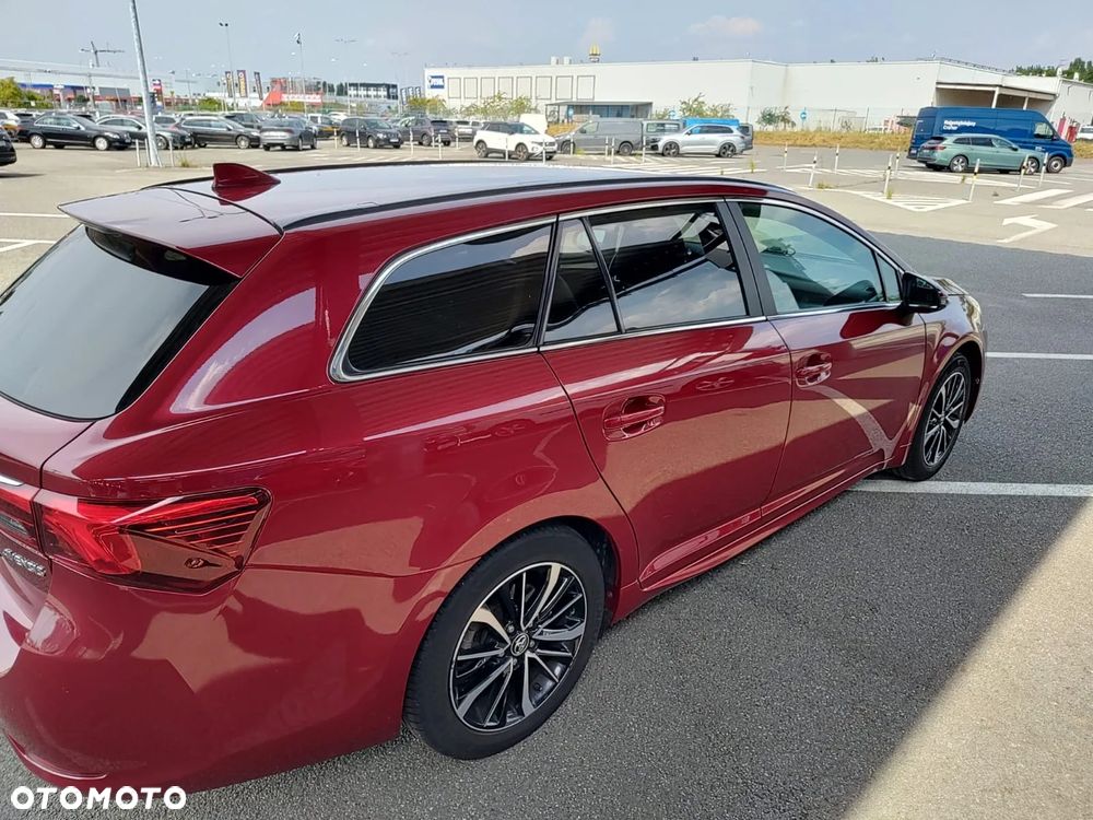 Toyota Avensis 1.8 Premium MS - 9