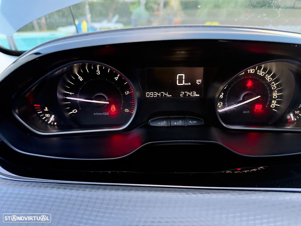 Peugeot 2008 1.5 BlueHDi Signature - 7